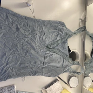 Spets linne - supper fint urringat linne med spets. Kommer ej t användning men nästan oanvänt. Skrynkligt pågrund av att den legat i en låda men de är bara att stryka!💞💞💞💞