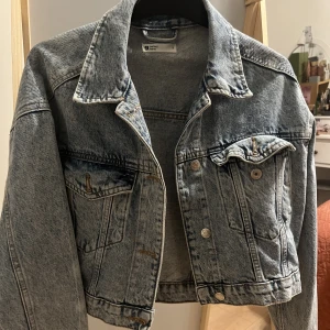 Ginatricot Jeans jacket  - Vacker form, mycket smickrande att bära. 