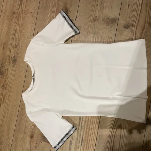 Zara tröja  - Säljer min vita zara tröja 