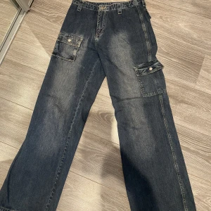 Vida jeans - Jeans som inte kommit till användning, det är min mammas gamla men är tyvärr för stora på mig💕
