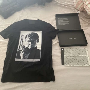 Limitato T-shirts - Två st limitato t-shirts i helt nytt skick endast testade. Säljer för 350kr styck  den grå är i XS och den svarta S