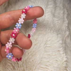 Pärlblomarmband - Egengjort pärlarmband 🤍
