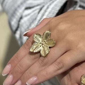 Ring blomma  - Ny ring från by jolima, finns inte att köpa längre🌼- går att justera storleken så den passar alla