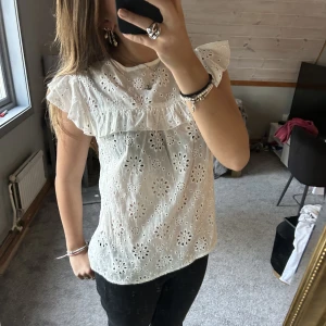 Blus - Säljer denna jätte gulliga blusen! 💗Har använts men fortfarande i väldigt bra skick! 