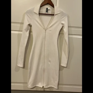Klänning - Vit klänning använd 1 gång storlek xxs, 100kr 
