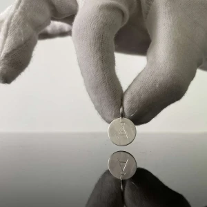 Smycken  - Hej, jag och en klasskamrat är guldsmeder och har startat ett uf företag. Vi säljer smycken som ni själva får välja om det ska vara halsband, nyckelringar eller mycket mer av Silver.  Bilderna är det ett hänge och en 