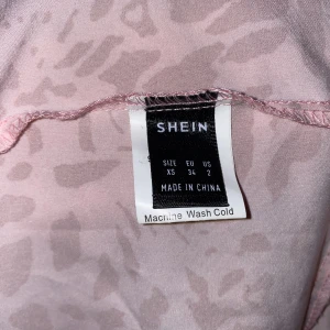 Kjol - Kjol från shein i rosarött mönster