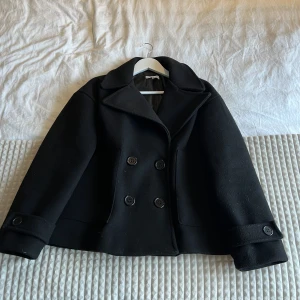 Jacka från designbysi  - En sjukt snygg höstjacka från Designbysi💗 sparsamt använd, storlek Xs/S! Andra bilden är lånad från deras hemsida.