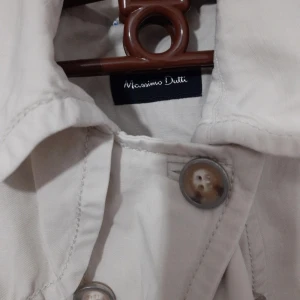 Massimo Dutti - Så fin Massimo Dutti jacka! Riktigt snygg och classy. Dyr vid inköp, bra kvalitet och fint skick!