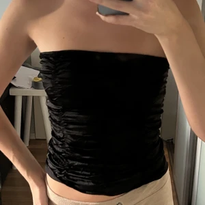 Tubtopp - Fin tubtopp från & other stories. Räfflat material