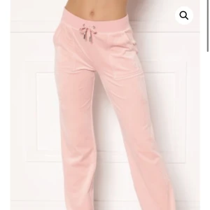 Juicy byxor  - Säljer nu dessa supersnygga och knappt använda juicy byxor!  Använda typ 2 gånger och säljs pga att jag ej får användning till dom längre! 