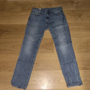 LEVIS JEANS 511 - Condition 7/10 SIZE W30 L32