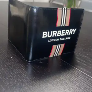 Burberry icon stripe plånbok i ny skick  