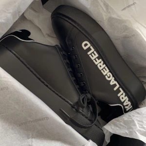 Kal Lagerfeld skor  -  svarta Karl Lagerfeld skor, använda fåtal gånger Original pris:1500