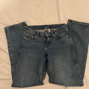 Weekday jeans köpta för kring ett år sen, använda men fortfara i ett bra skick. Modell arrow 💌