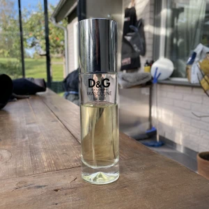 Dolce & Gabbana parfym - Dolce & Gabbana parfym - skriv för frågor eller om du vill ha fler bilder eller vad som - samfraktar också om man är intresserad av mer grejer - köp dirket eller buda eller byten