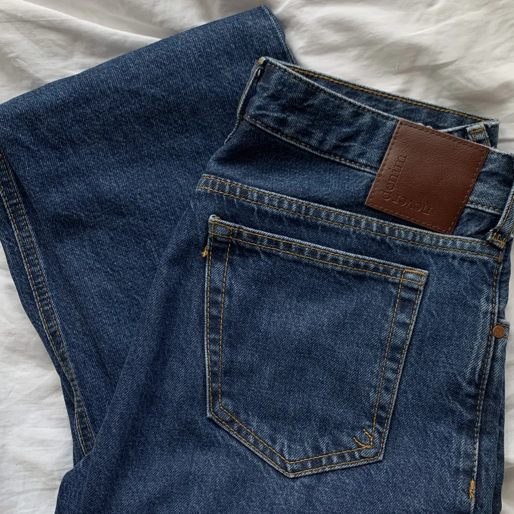Säljer dessa low straight 570 jeans från Bikbok.💓. Jeans & Byxor.
