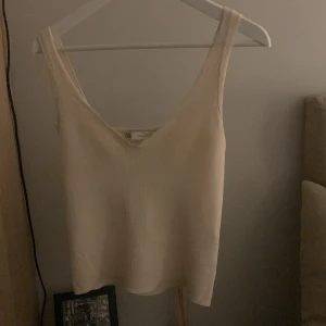 Zara linne - Jätte fint linne från zara säljer pågrund av att det var för liten, ordinarie pris 300kr (skriv gärna om ni har några frågor)💕💕