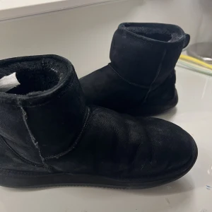 Shepherd ”ugg”  - använda fåtal gånger, ingen skada strl 39. 300