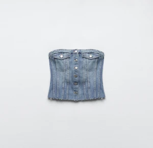 Zara jeans topp  - Säljer den populära jeans toppen då jag inte får användning av min! Super bra skick använd ett fåtal gånger 