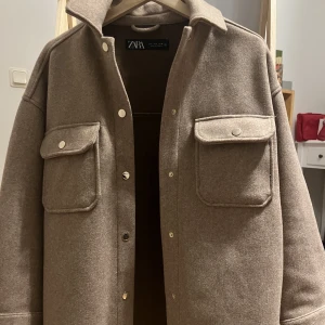 Coffee brown jacket  - Helt ny  använd 2-3 gånger 