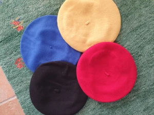 Basker i olika färger - Basker i olika färger  Buda i kommentarerna!