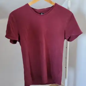 Vinröd T-shirt 