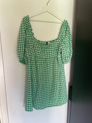 Grön klänning  - Fin och skön klänning, perfekt till sommaren