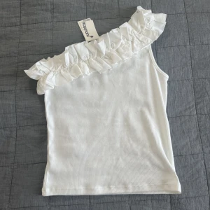 Topp - Super söt topp från Kappahl med lappen kvar då den är helt ny❤️ strl 164 i barnstorlek men sitter som xs/s🥰