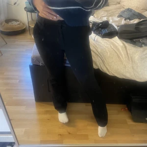 Kostymbyxor  - Komstmbyxor som är supernöjda är i bra skick💛