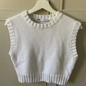 Topp - Stickad vest/topp från zara, använd en gång!