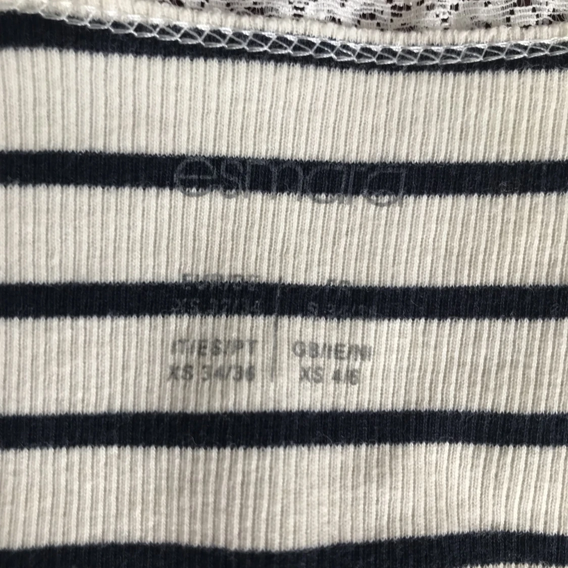 Randigt linne med spets - 91