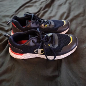 Champion Sneakers - Bold 2B GS - Low cut Shoe - Size 39, slightly used.