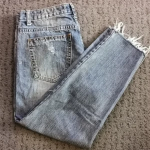 Nobody second jeans - Jeans som inte har kommit till användning. Den är i nyskick. Längden är 82cm innreben är 55-56cm och midja är 36cm. Jeansen är"made in korean".