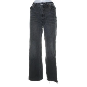jättefina jeans från Monki - Snygga jeans som är använda några gånger. Inköpspris: 499kr💕