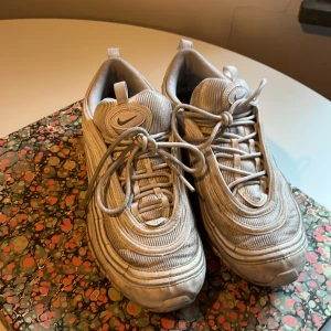 Air Max 97 44 - Använda men ingen nötning i typ osv