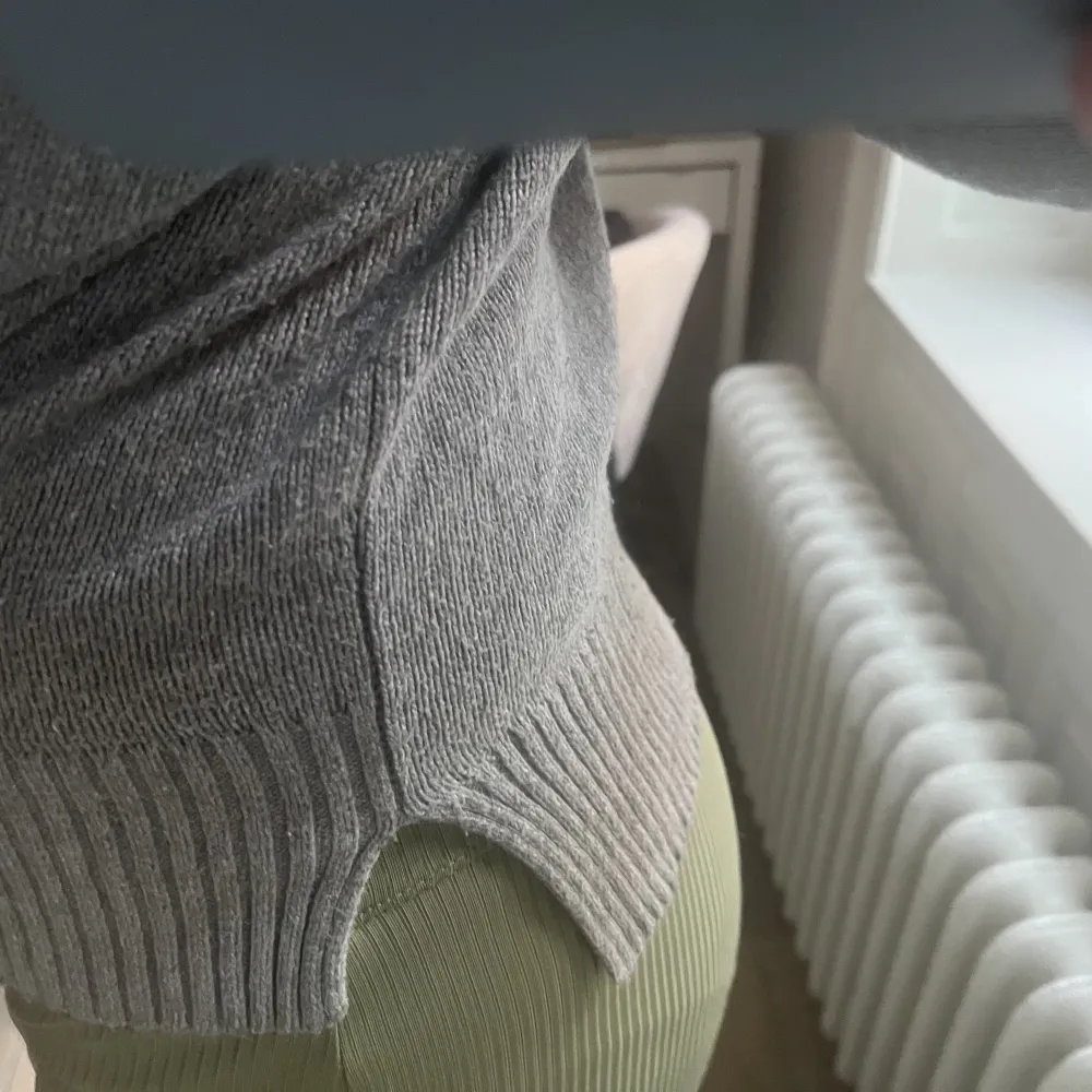 Trekvartsarm tröja i grå från H&m i storlek S💞💞Köpare står för frakt💞💞. Tröjor & Koftor.