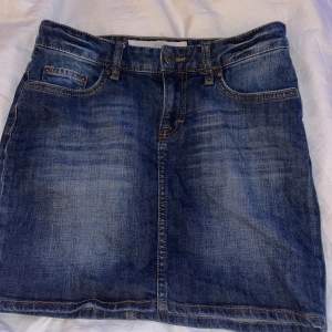 Superfin vintage jeans Kjol från hm💖 storlek 34 men skulle även säga att den passar 36💕
