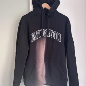 Axel Arigato Hoodie  - Svart Axel arigato hoodie i storlek s😊
