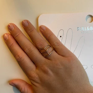 Guld ringar  - Säljer dessa ringar tillsammans för totalt 20 kr. Supersbra skick då dem är helt oanvända och fortfarande sitter kvar i paketet🤍✨