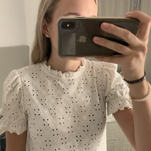 Blus - Säljer denna fina blus från Vila! Stl S