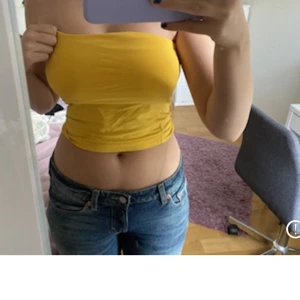 Bandeau topp - Superfin gul bandeau topp ifrån Gina Tricot. Bra skick.