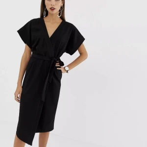 svart omlottklänning 🖤 - jättefin omlott klänning från asos 🖤 skriv för fler bilder 🫶🏼