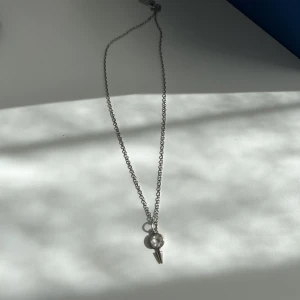 Maria Nilsdotter halsband  - Säljer detta superfina halsband från Maria Nilsdotter, bra skick