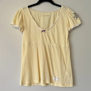 Odd Molly tröja - Gul Odd Molly tröja, skulle säga det är en S/M💛 Går bra att trycka på ”köp nu”