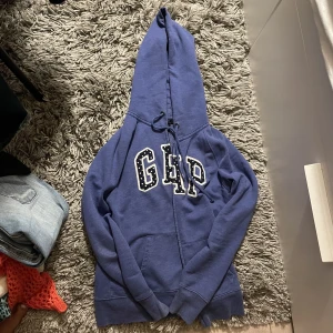 Gap hoodie  - Gap hoodie! Köpare står för frakten annars möts jag upp i Sthlm 🩷