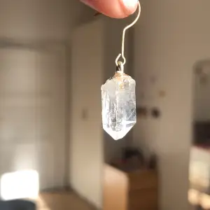 Bergskristall (clear Quartz) örhänge från Kristallrummet! Org. pris 120kr
