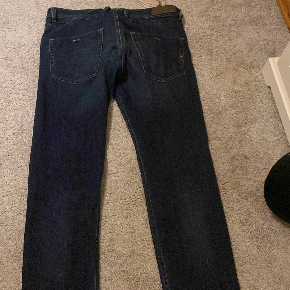 Säljer min mammas gamla vintage Diesel jeans low/mid waist  Midjan är 79cm  . Jeans & Byxor.
