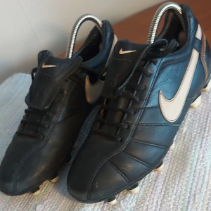 Nike ronaldinho  - Nike tiempo ronaldinho 10 Elite modllen Mycket bra skick  8/10  Obehandlade Men kan fixa om så vill  Skriv för fler bilder   