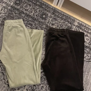 Gina tricot mjukis - Dom gröna är storlek xs och dom bruna storlek S, 50 för båda 25 för 1 par 